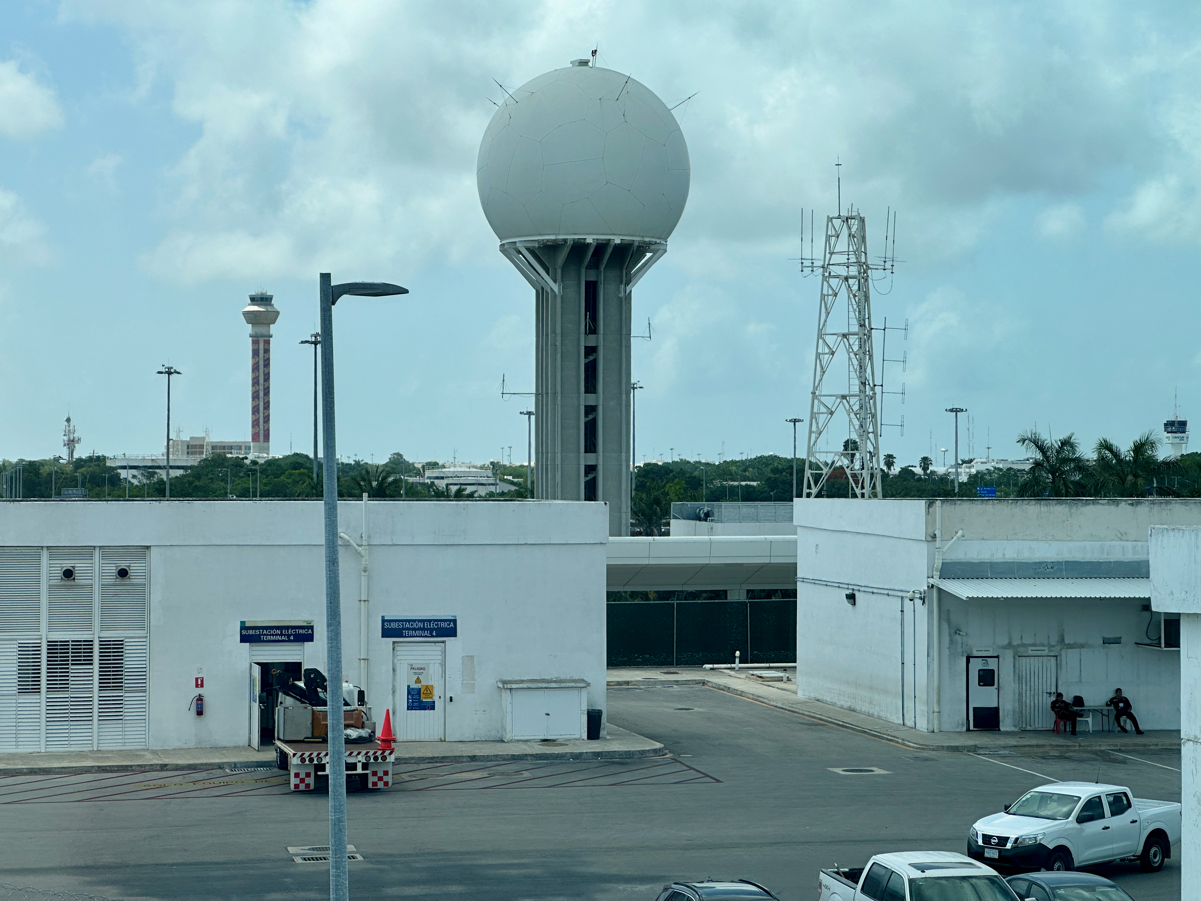 FAA Integrates AI to Curb Flight Delays, Raising Questions Over Human Oversight